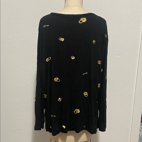 Lock and Key Pattern Long Sleeve Top - Picture 3 of 4